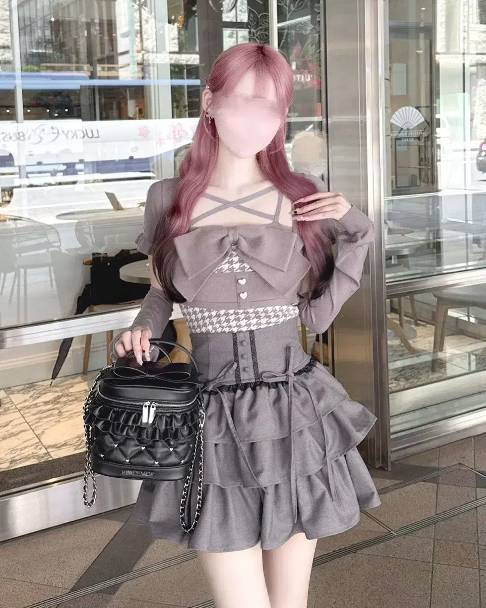 Miseki Seoul Unbalanced Flow Mini Skirt BLACK on Bunjang Miseki Seoul Unbalanced Flow Mini Skirt BLACK on Bunjang